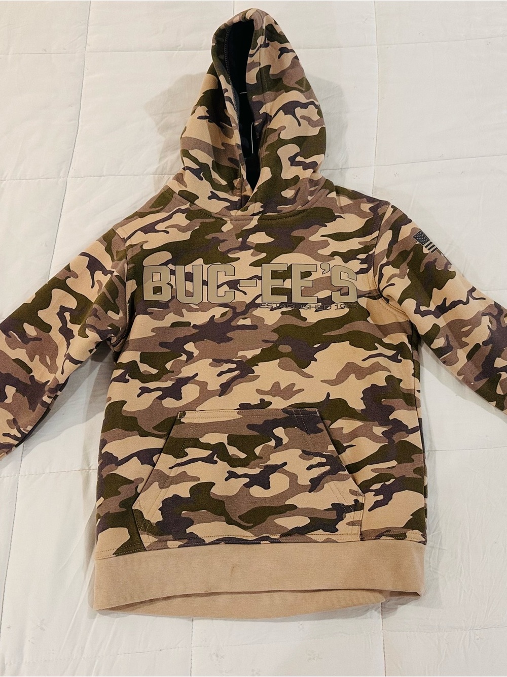 NWOT Buc-ee's Camo Hoodie - Youth S
